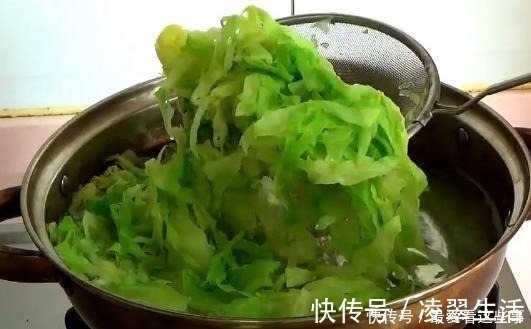 腰肢|42岁的小姨常用“它”当晚餐，腰肢纤细，皮肤水嫩特显年轻