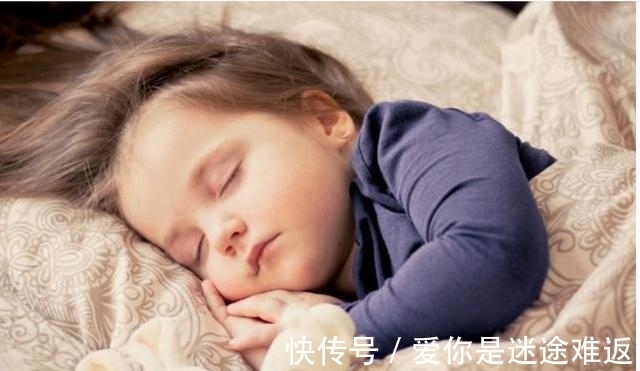 孤儿院|1岁女婴因患“蓝瞳”吓坏父母,却被富豪当宝领养走,如今怎样了