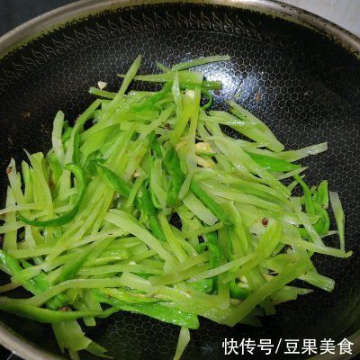 最详细的莴笋炒肉的做法，再学不会我也没办法了