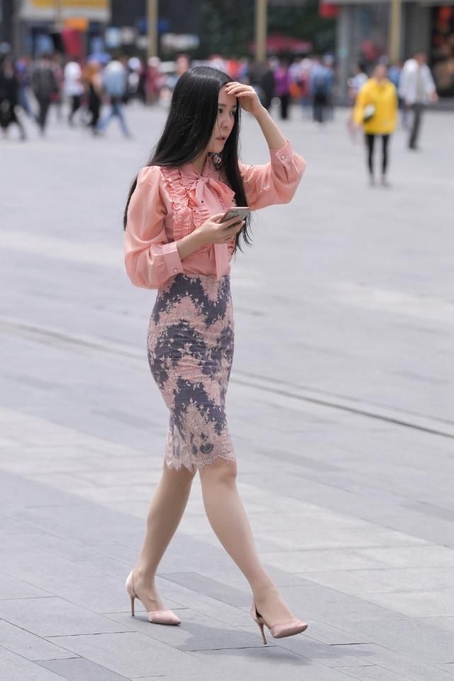 及膝裙|气质女生的夏日半身裙穿搭，舒适又雅致，想美就这么穿