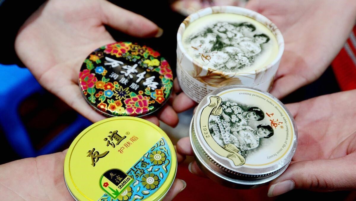 护肤品 女人逛超市看到这4种护肤品，建议多囤一点，虽然不贵，但很好用