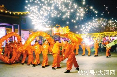 花灯|上元灯会、烟花舞龙、阙门投影秀、村民演绎“打怪兽”……闹过元宵咱要“虎力全开”加油干喽