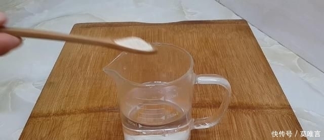 我家面粉从不蒸包子,这样做比油条馒头都简单,一次做九个不够吃