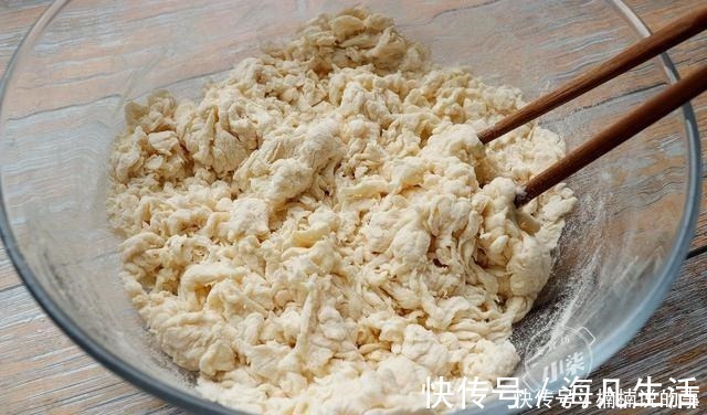 一口酥，做法简单无难度，外酥里软一口一个，越吃越香，太解馋了