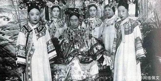 珍妃|光绪皇帝的后宫佳丽多迷人?长的比较抽象,却是唯一能善终的