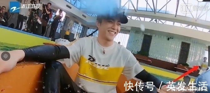 郑恺|蒋依依生理期录制跑男，你有注意郑凯的动作吗网友活该你被宠