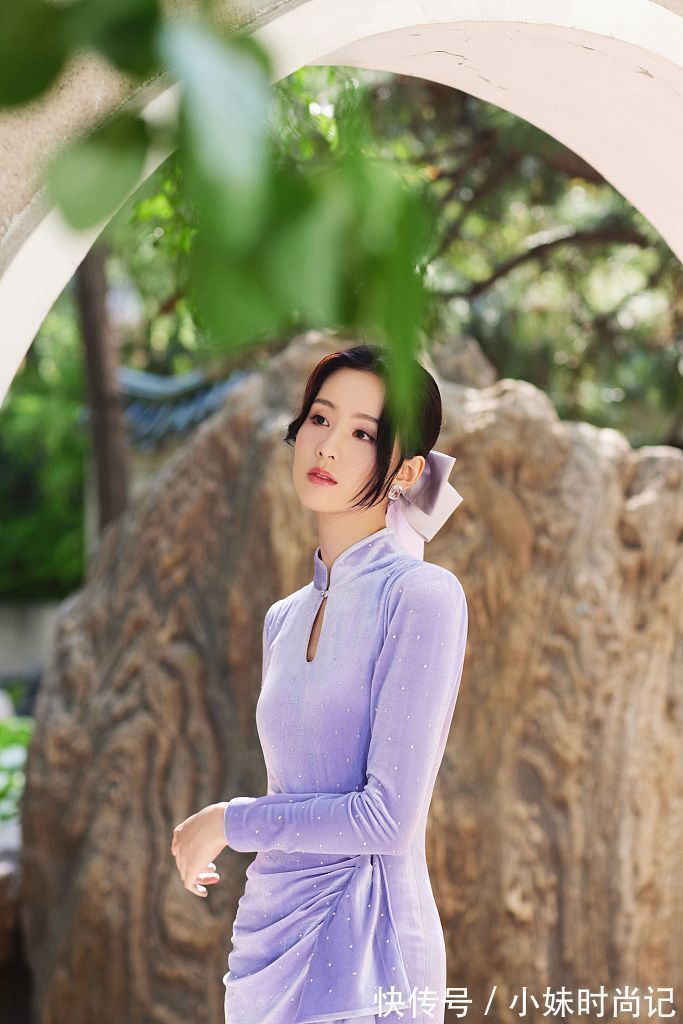 园林|陈都灵紫色丝绒短裙尽显身材窈窕 化身动漫女郎诠释诗意青春