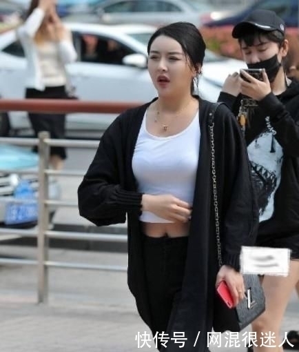 女人味|黑白经典穿搭,简约不失优雅,散发出浓浓的女人味