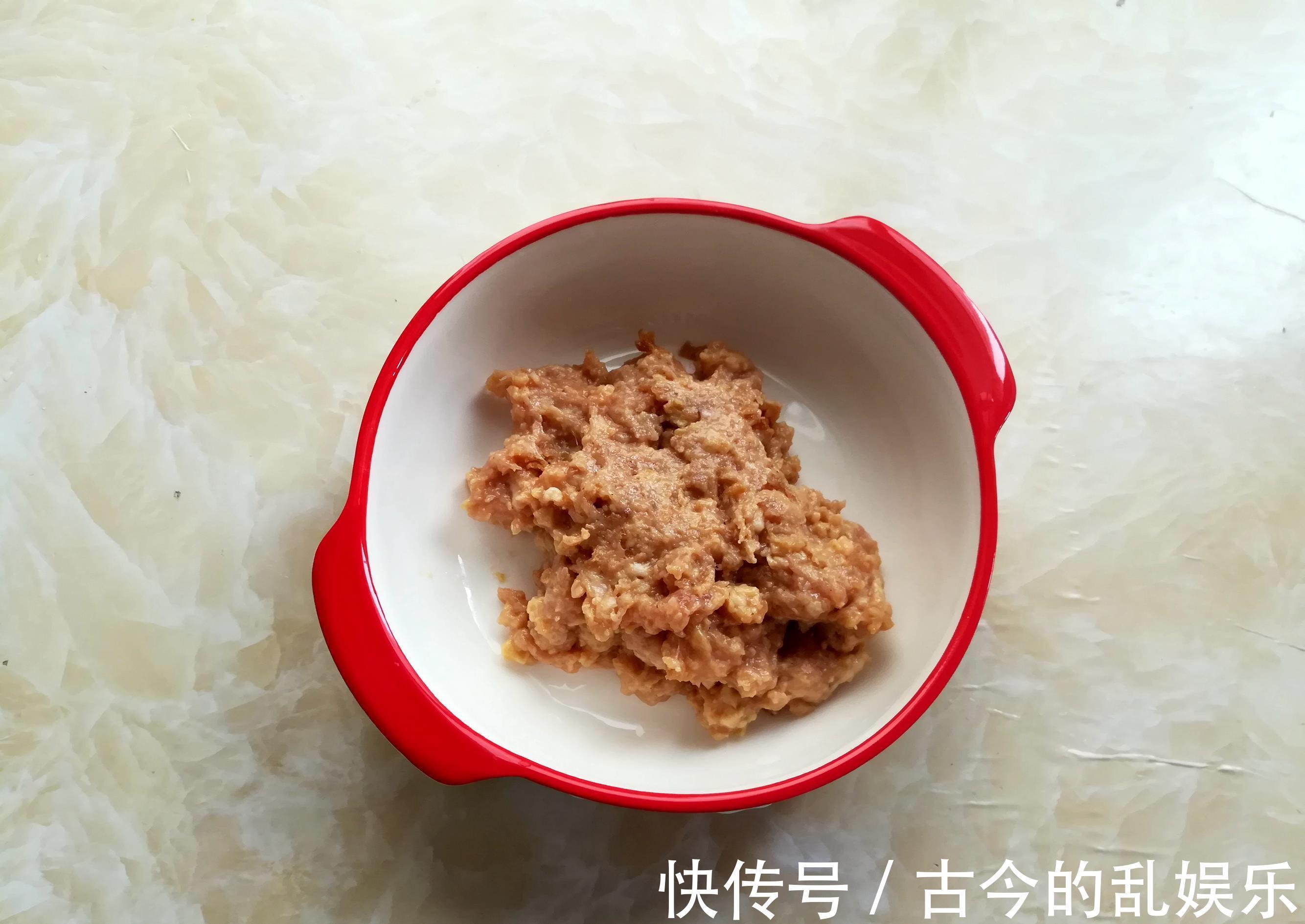 猪肉|夏天就爱吃这菜，无油少盐营养高，简单一蒸，上桌汤汁都不剩