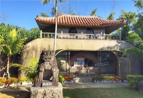 1950年琉球旧照:商店招牌都是中文,美军面露凶光,女护士很漂亮