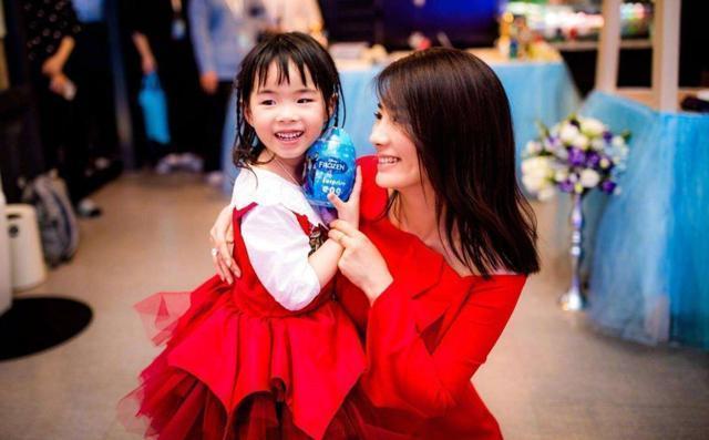 下巴|有一种遗传叫“专挑父母缺点长”,完美避开优点,基因太神奇了