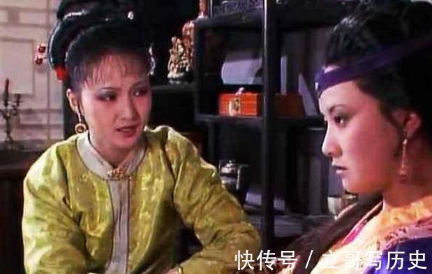 平儿|王熙凤与贾琏合欢，为什么平儿也在房内服侍，你看看她是什么身份