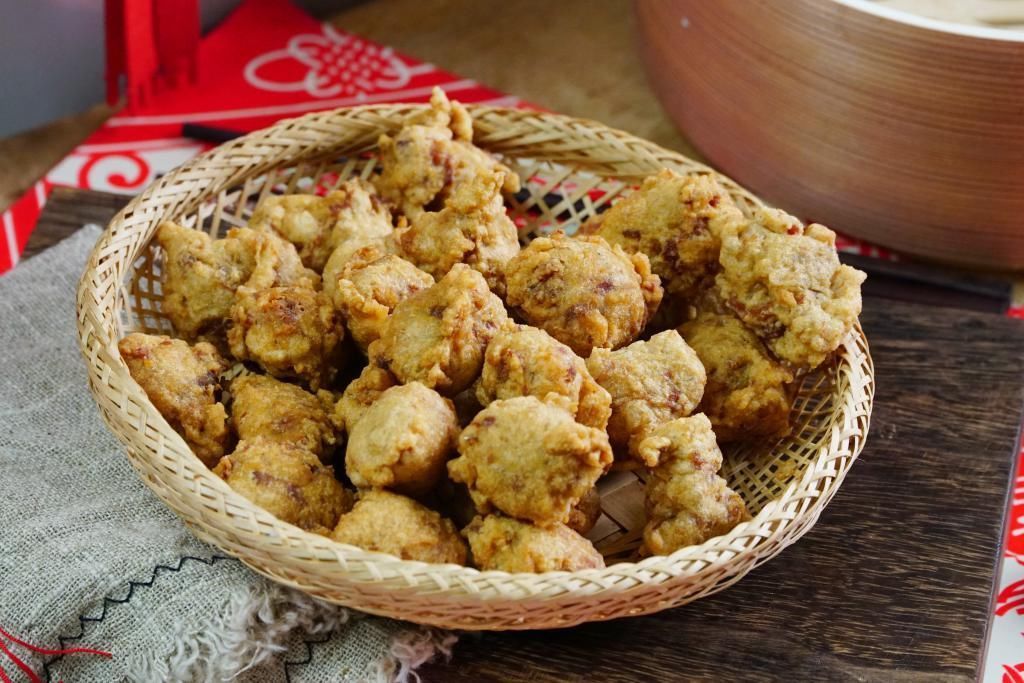 炸肉丸子时，切记“2用2不用”，丸子酥香松软，久放也不变硬