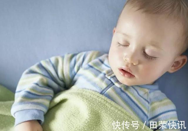 气味|宝宝''一抱就睡,一放就醒''知道原因后,妈妈舍不得放下了