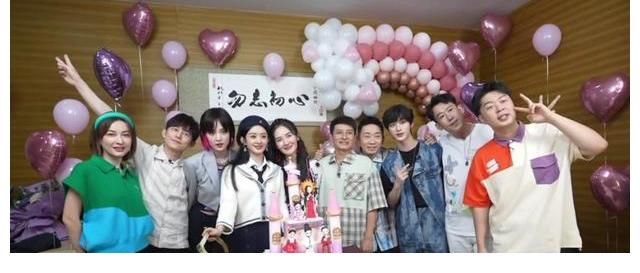 谢娜|继谢娜回归后，《快本》再官宣喜讯，宣布丁程鑫正式加入快乐家族