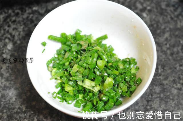 不揉面，不擀皮，早餐饼如此做特省事，蓬松柔软，比油条更好吃！