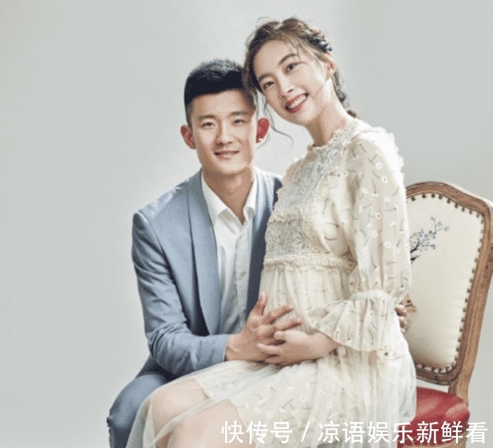 假期|恩爱!谌龙带妻子逛街:亲密搂肩头碰头,神仙眷侣,球迷催生二胎