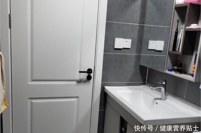 新房|新房入住一个月,入户鞋柜非常实用,不做电视墙家人很满意,晒晒!