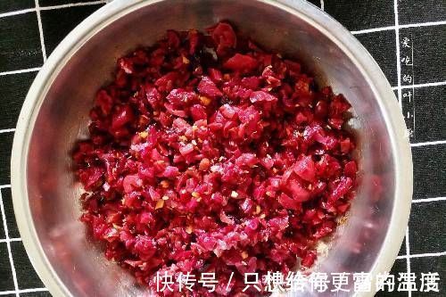 全家人素食晚餐，四菜一汤，美味健康，全家人都吃饱了