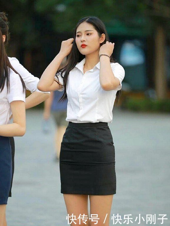 “时尚学院风”,既秀身材又有风情,要是我女朋友就好了