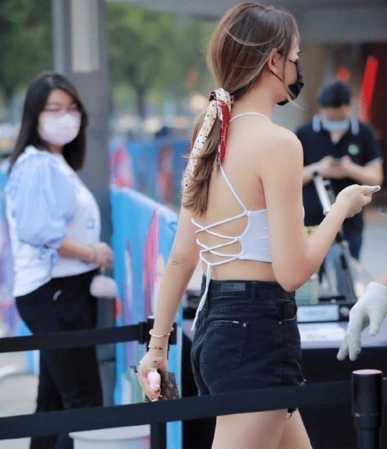 棕黄色 身材好就忍了,还这么懂得穿搭,别欺负大家做不到啊