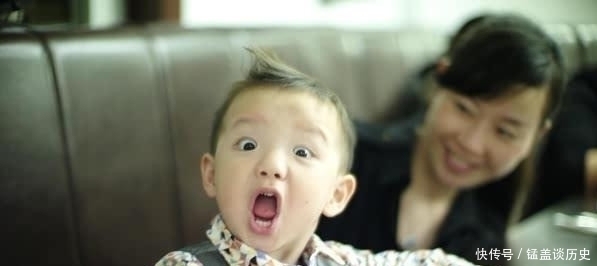 嫌弃|孩子有以下行为,说明已经开始嫌弃父母了,不纠正容易成白眼狼