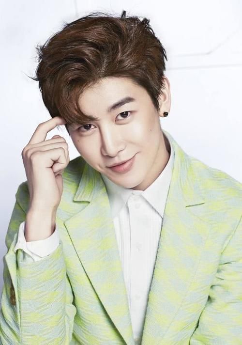 uniq|从UNIQ队长到《追逐梦想》,周艺轩如何慢慢活在王一博光芒之下