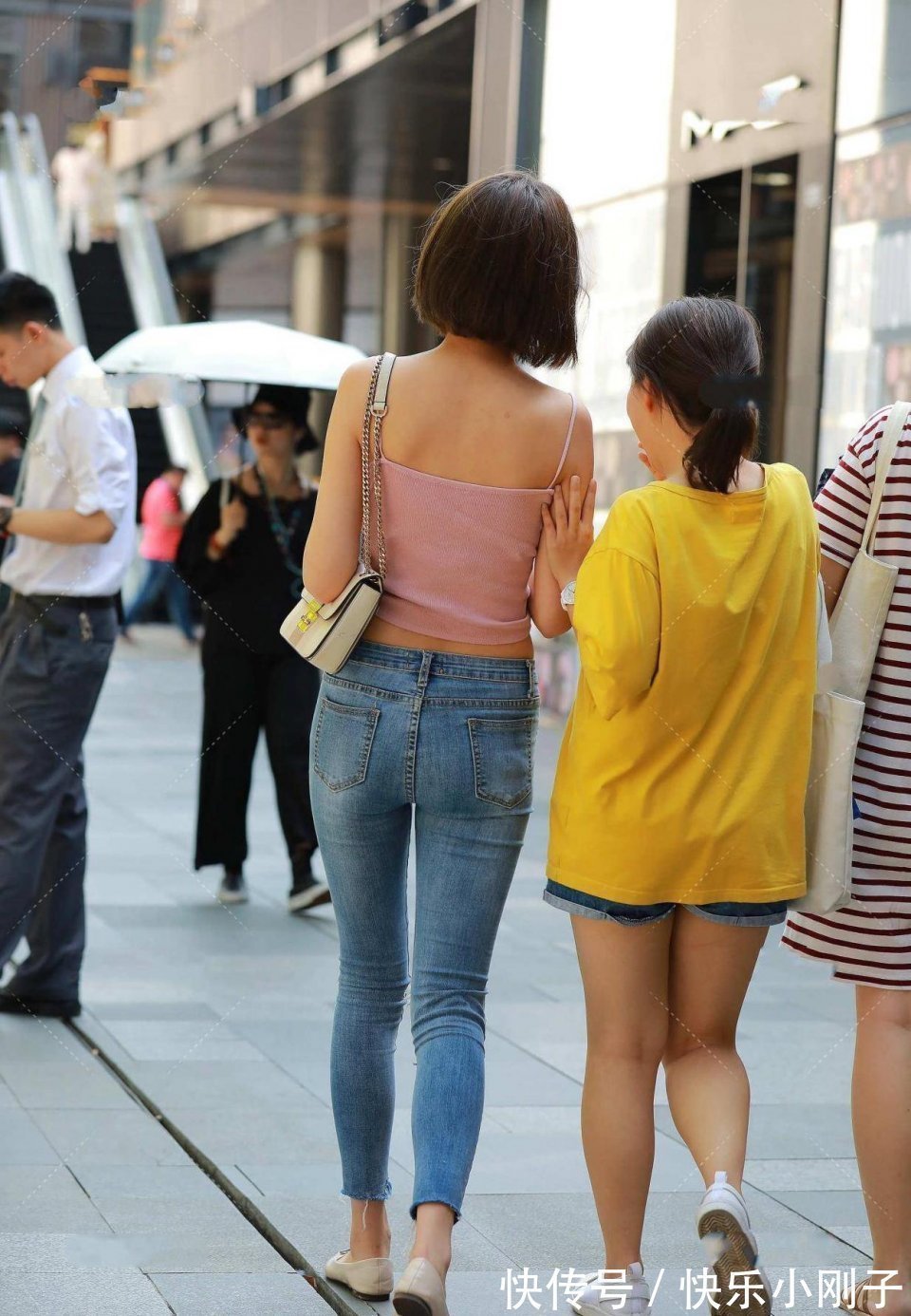 身段 我以为正脸才是她最好看的样子,原来侧颜更加漂亮,一起吃个饭吧