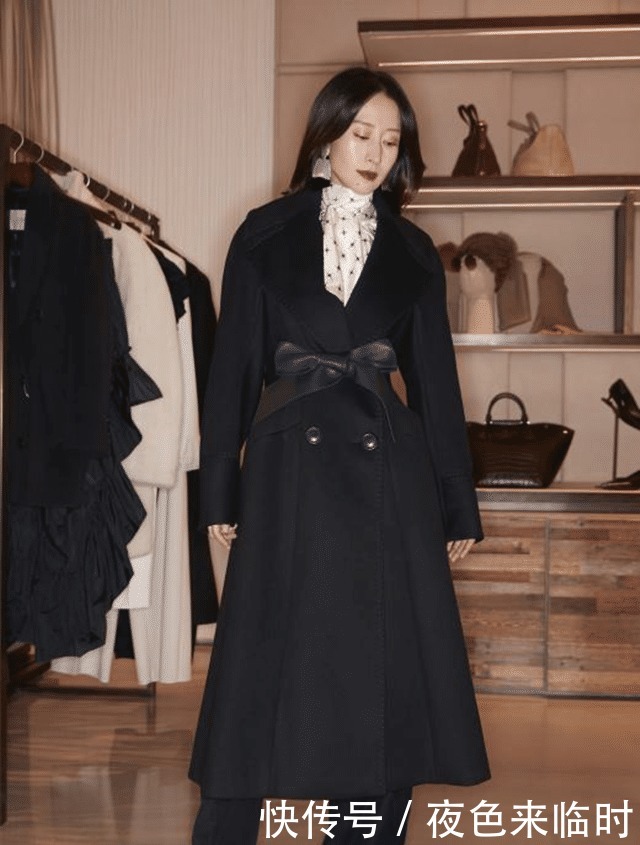 场面|见过大场面的女人,大衣很少配打底裤,不得体!看孟晚舟你就懂了