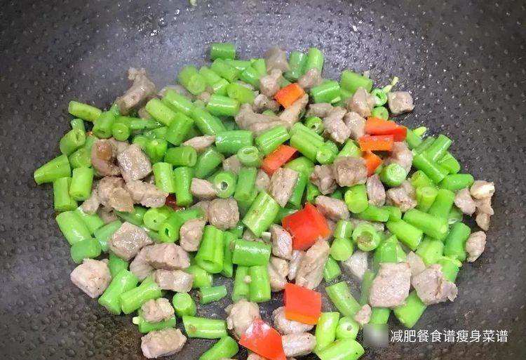 黑胡椒|一个月瘦8斤，减脂午餐怎么做？学会万能搭配公式，你也能瘦8斤