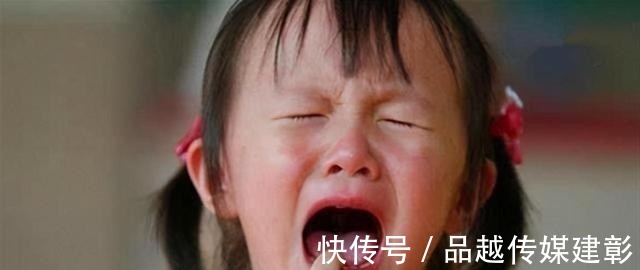 孩子|“新型冷暴力”在幼儿园悄悄蔓延,孩子内心委屈,家长却一无所知