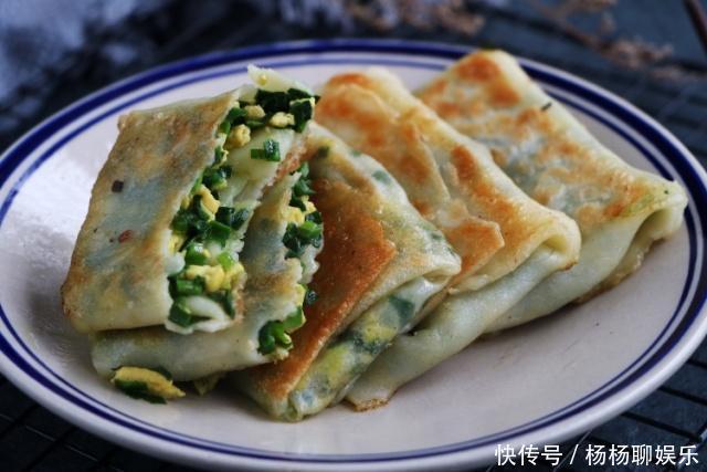 不发面不烫面,快手5分钟就能出锅的韭菜盒子,皮薄馅大不漏汁