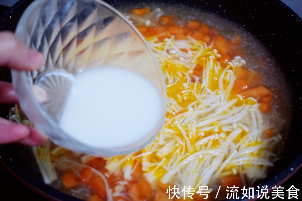 餐桌上不能少了汤,番茄搭配豆腐,酸爽又开胃