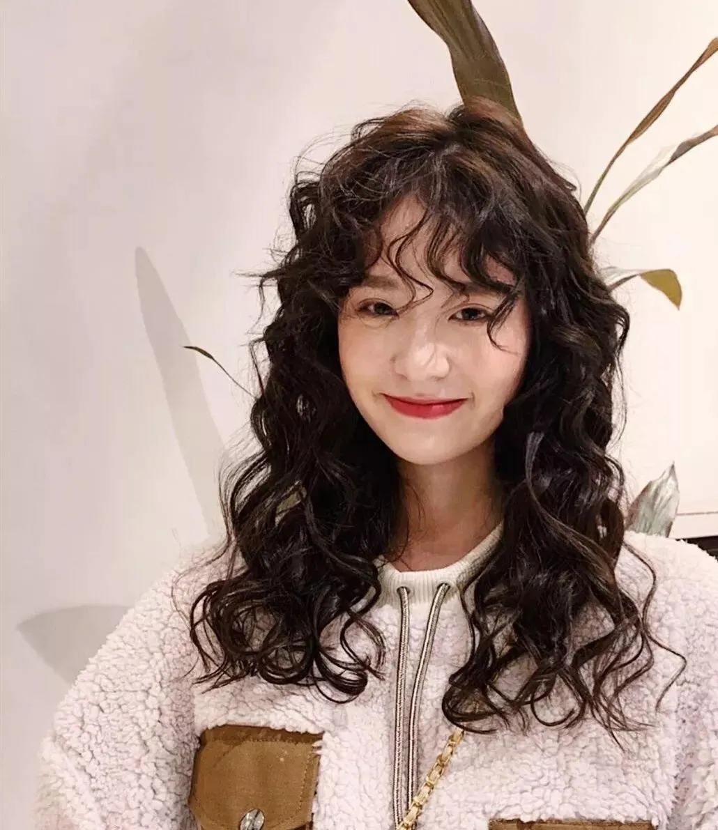 岳晓琳：圆脸、长脸、方形脸分别适合什么样的发型？