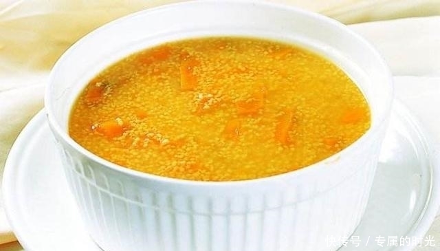 常熬小米粥的人:记住2个小动作,米油厚还粘稠,全家人抢着吃