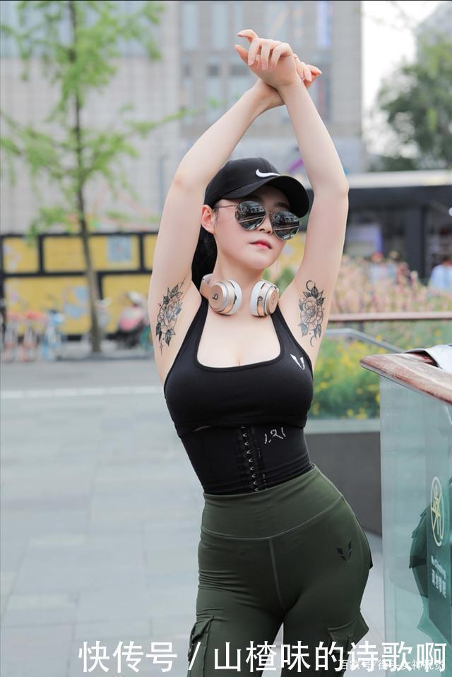 腿型|舒适随意的打底裤穿搭尽显青春朝气,穿出年轻自信