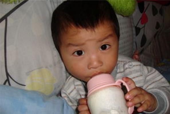 睡前饭|告诫娃在睡前,宁可饿着也不能碰的3种食物,不然伤脾,不发育