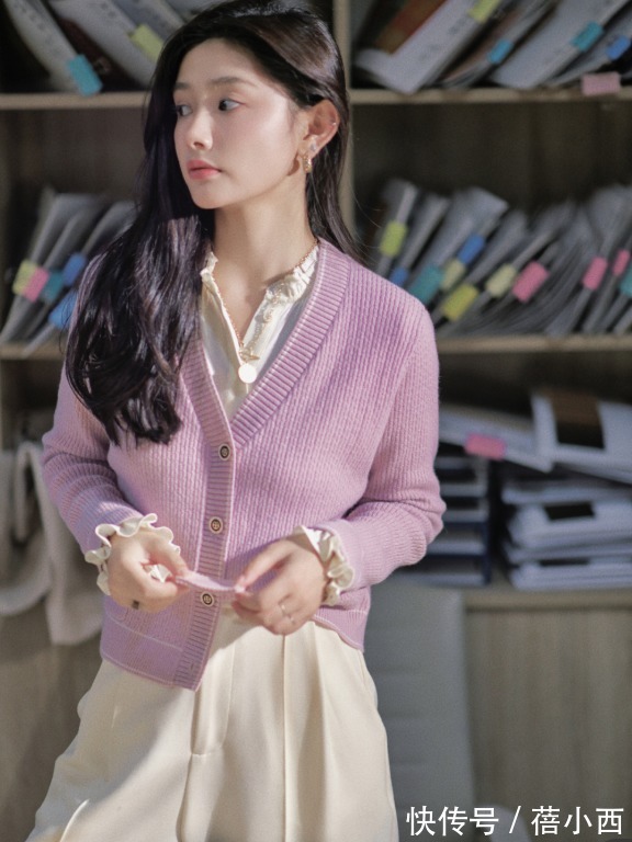 韩系|秋天想穿得时髦不费力?建议参考韩系小姐姐的造型,温柔有质感