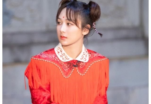 “小猴紫”資源好到炸，又一檔常駐綜藝曝光，楊紫轉(zhuǎn)綜藝咖了嗎？