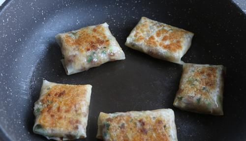 一斤饺子皮,半碗糯米,简单做成早餐,外脆里软,连吃3天吃不够