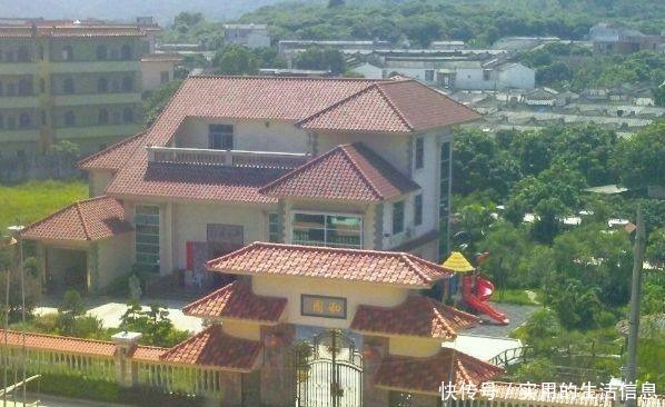 建房子|晒晒我家和屋后邻居家的别墅,一栋小复式,另一栋是数百万的庄园!