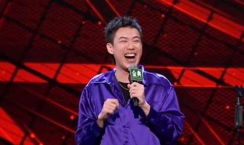 周奇墨|《脱口秀大会4》评委很谨慎,敏感话题不拍灯,演员说完还得解释