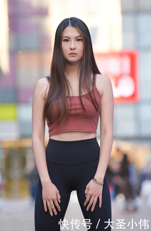 美女|美女街拍:非常纯洁的气质美女!一抬头就看见你的笑脸,在见面时我会很激动