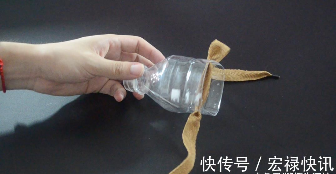 洗脸池上放一个塑料瓶, 没想到作用这么大, 看完赶紧去试试