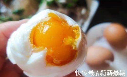 腌鸡蛋，不要只会加盐腌，分享正确做法，咸鸡蛋起沙流油，味道香