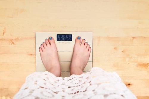 当你身体出现“5种”表现，或许说明身体缺乏蛋白质，要及时补充