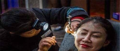 耳屎|为什么耳朵总是发痒,却掏不出耳屎很有可能是一种东西在作怪