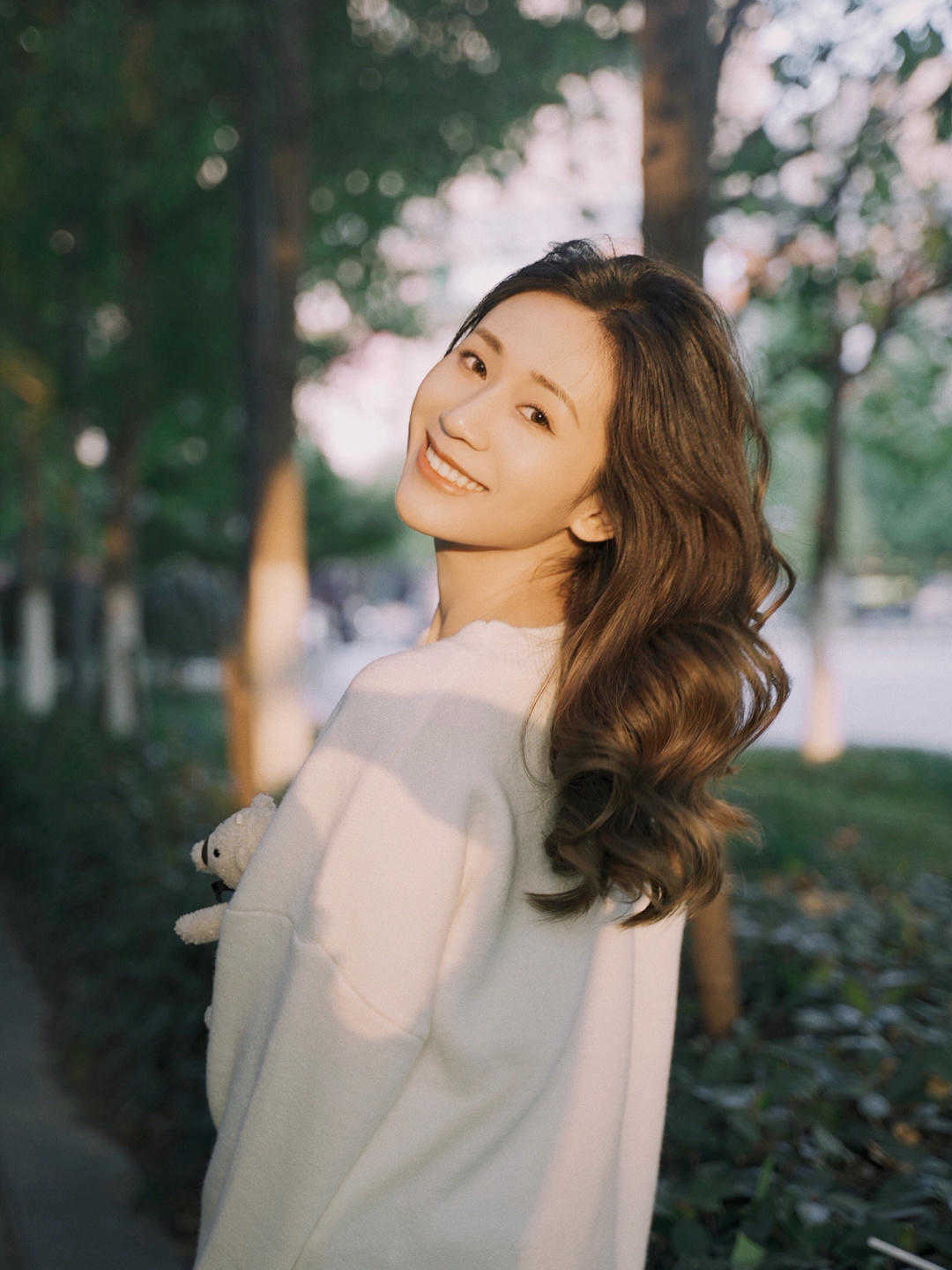 运动鞋|又是一个毛衣的季节,微胖女孩又能很美,拒绝土气就这样穿搭,