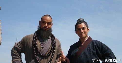 告示|鲁智深打死镇关西后,大街上贴满了告示,百姓看到他为何不报官!