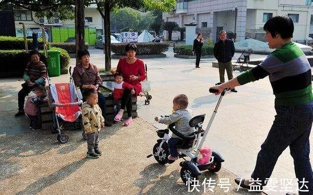 家庭问题|越来越多家庭是姥姥带娃,爷爷奶奶在享清福吗?原因现实又无奈